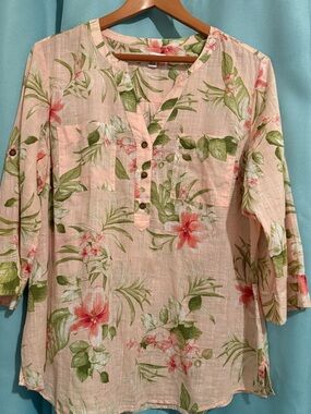 Croft & Barrow PeachyCream Button front Tunic w/Green floral Accents